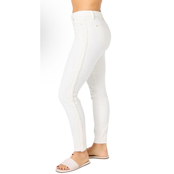 Judy Blue Denim - Judy Blue Los Angeles White Denim Jeans Relaxed Fit Braided Trim‎ Women